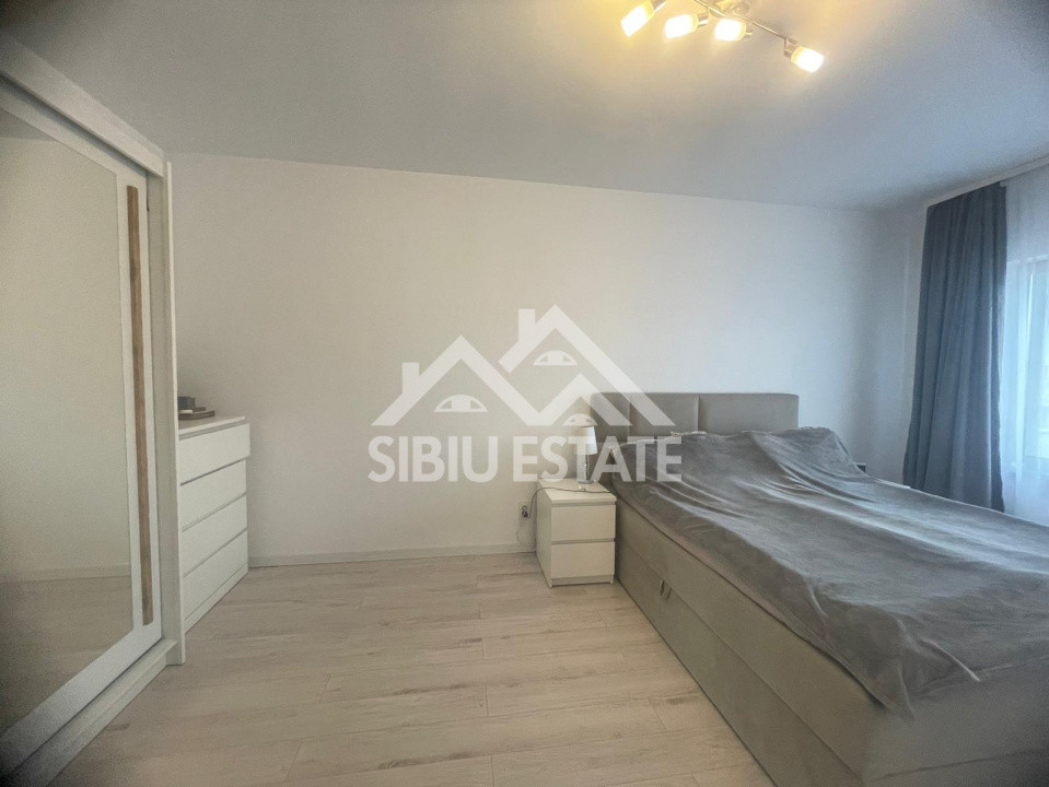 Duplex modern cu panouri fotovoltaice, 4 camere, 3 bai, deschidere la 2 strazi 