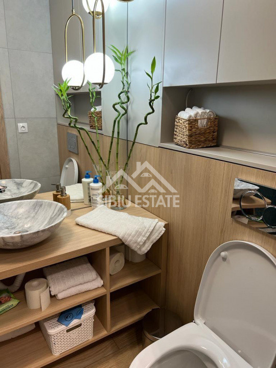 Spatiu de birouri de inchiriat cu 3 camere, 2 locuri de parcare