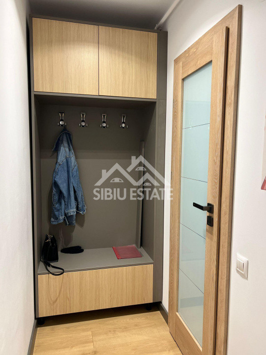 Spatiu de birouri de inchiriat cu 3 camere, 2 locuri de parcare