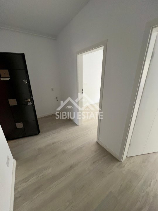 Studio ,41 mp, balcon etaj 1, bloc dotat cu lift, zona Brana Intabulat