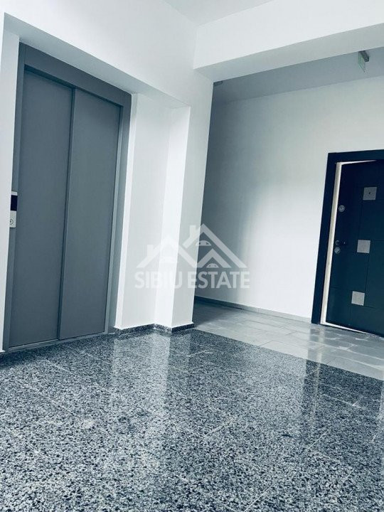 Studio ,41 mp, balcon etaj 1, bloc dotat cu lift, zona Brana Intabulat