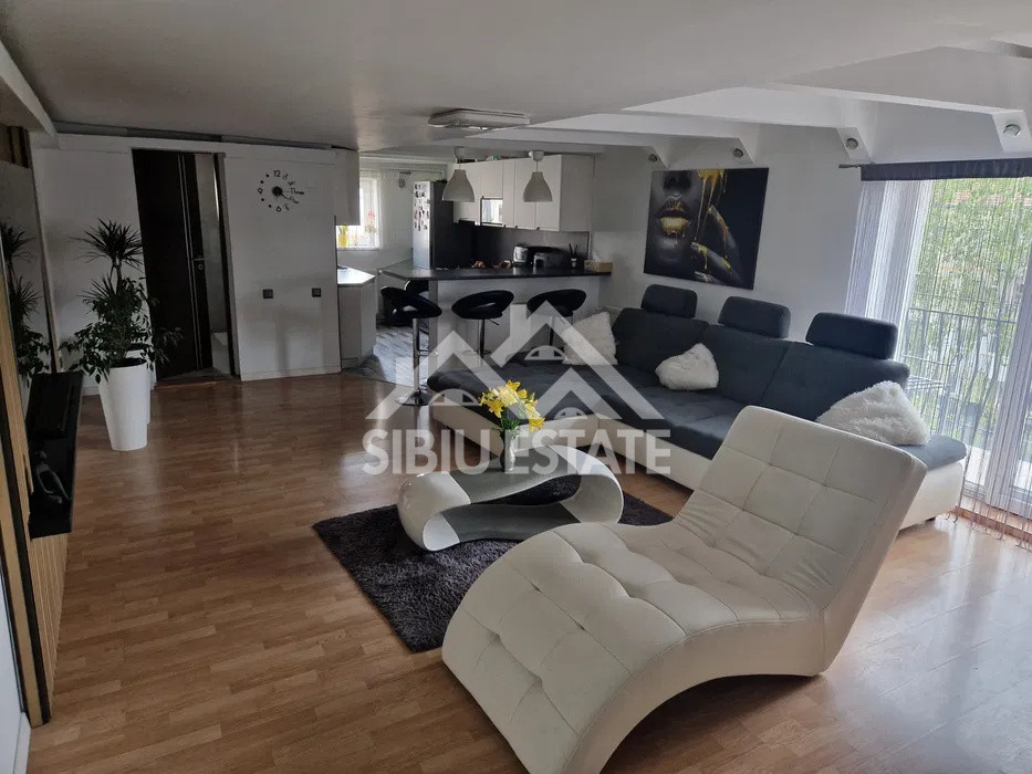 Apartament de vanzare, cu 4 camere,  83 mp. -Calea Dumbravii 
