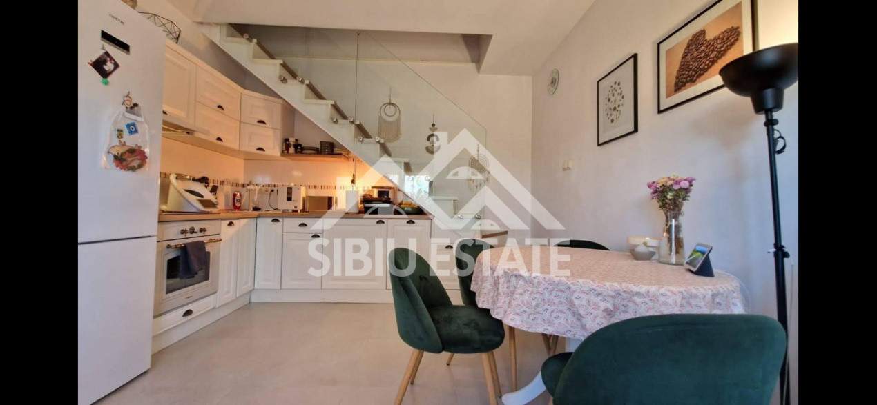 Casa moderna, de inchiriat, cu 3 camere, 2 bai, terasa 