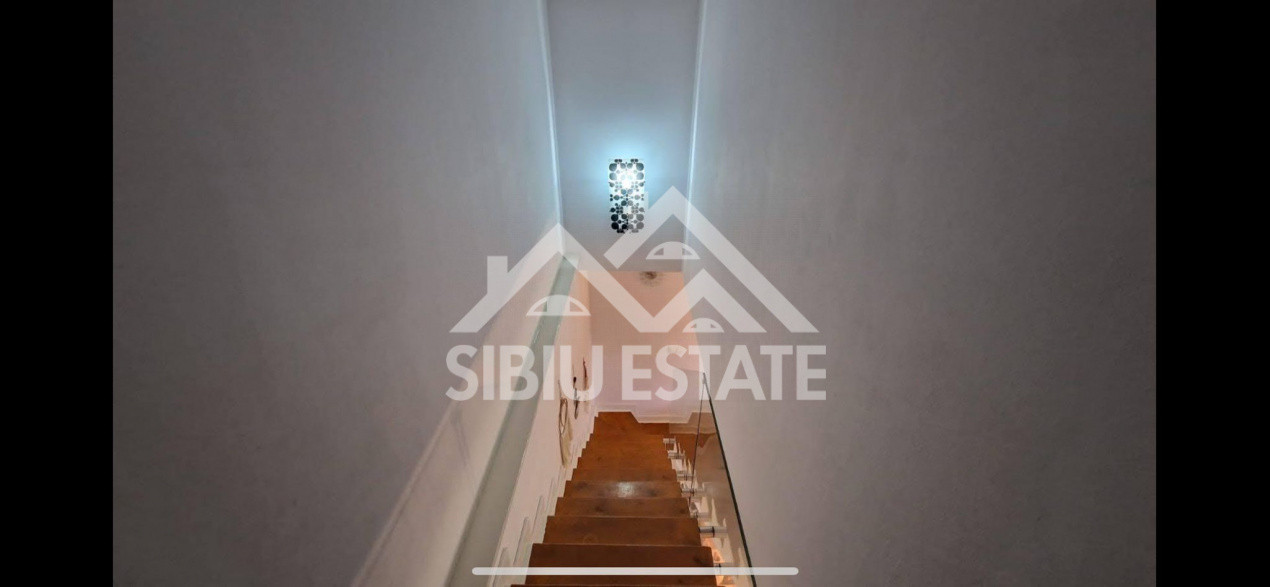 Casa moderna, de inchiriat, cu 3 camere, 2 bai, terasa 