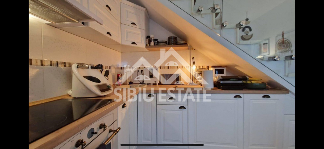 Casa moderna, de inchiriat, cu 3 camere, 2 bai, terasa 