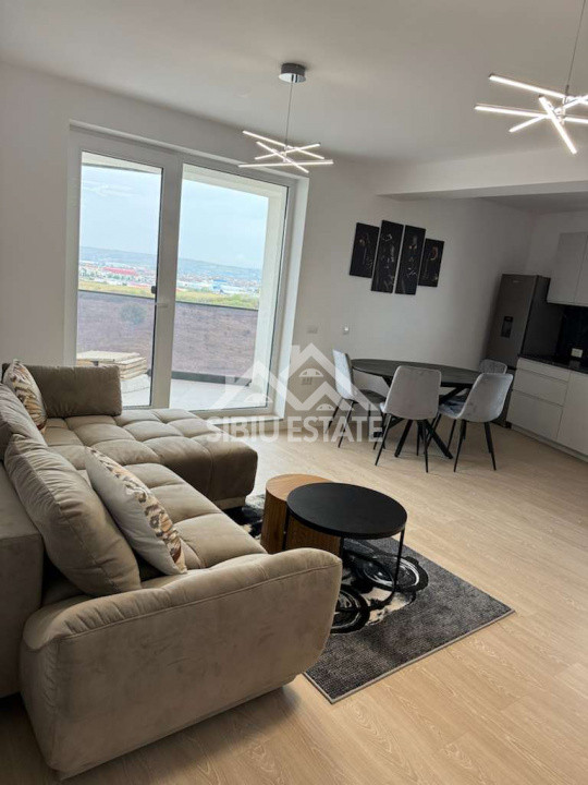 Apartament modern, de inchiriat, cu 3 camere, 2 balcoane, lift- Prima inchiriere