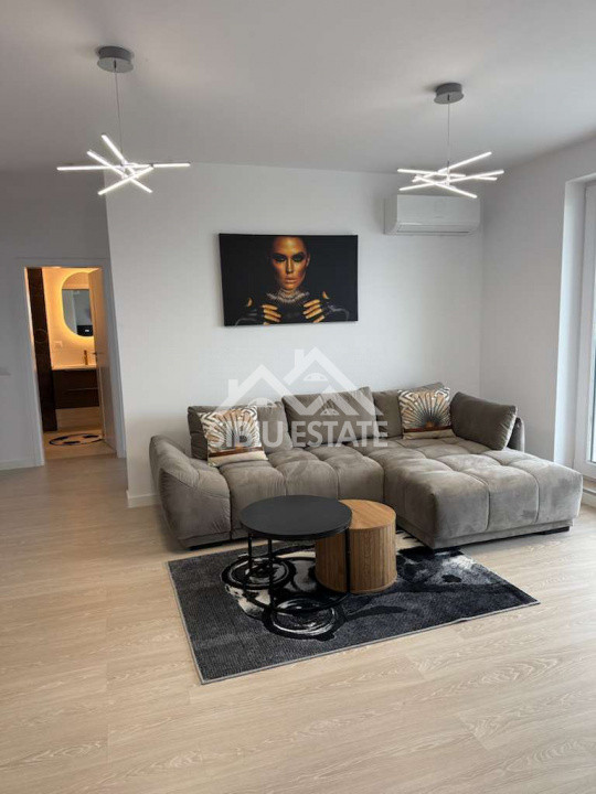 Apartament modern, de inchiriat, cu 3 camere, 2 balcoane, lift- Prima inchiriere