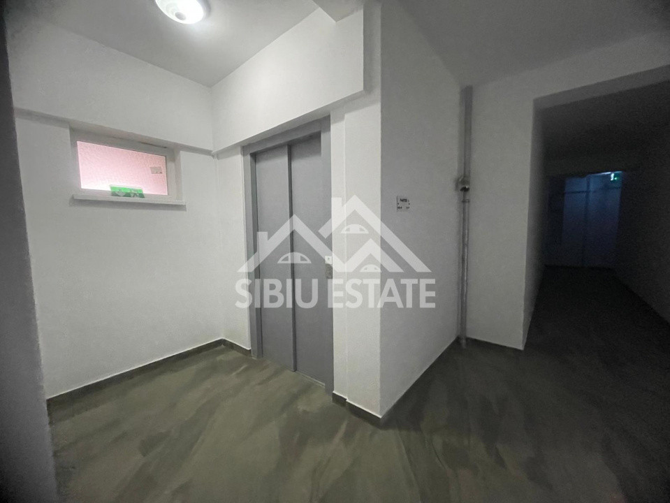 Apartament cu 3 camere, s.utila 70.15 mp.  bloc cu lift-  loc de parcare 