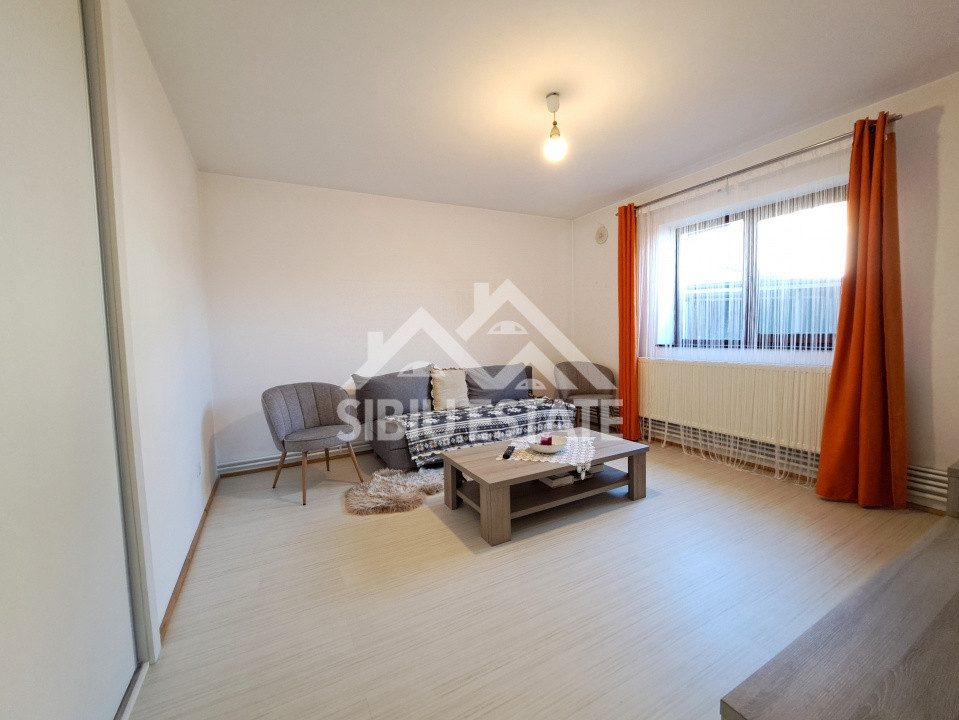 Casa cu garaj si pivnita Sibiu, 5 camere, 2 bai, curte mare