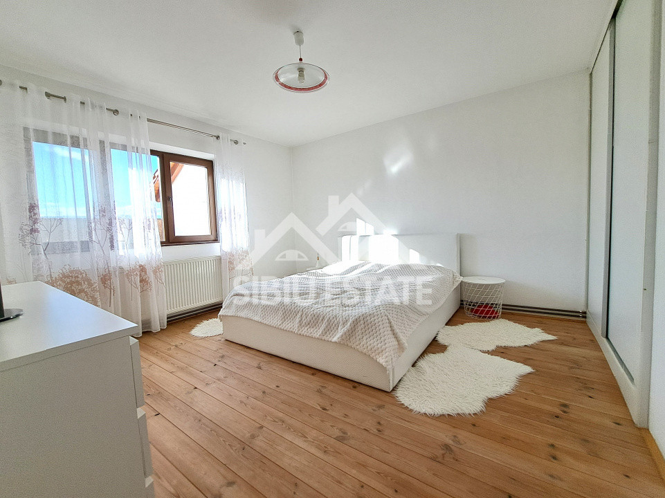 Casa cu garaj si pivnita Sibiu, 5 camere, 2 bai, curte mare