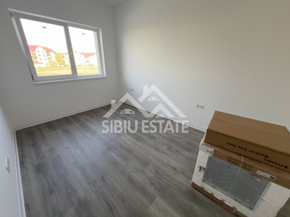 Apartament 3 camere intabulat, finisat, etaj 1, parcare si boxa 20 mp 