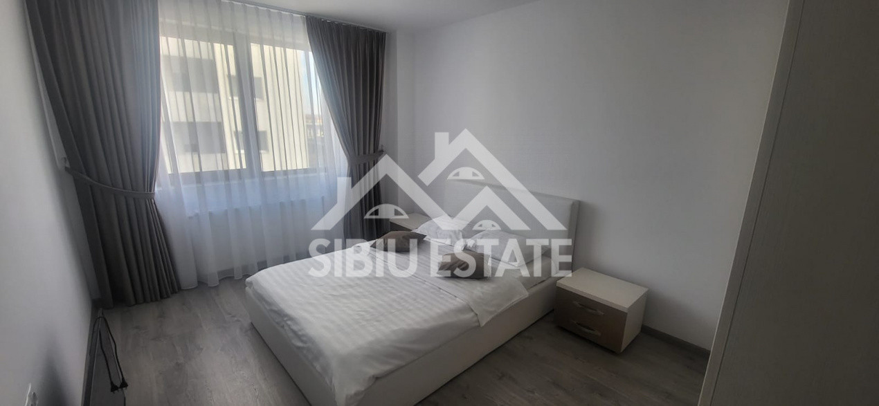 Apartament de inchiriat cu 2 camere, balcon, loc de parcare-mobilat si utilat