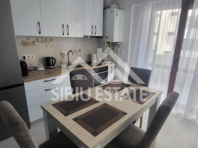 Apartament de inchiriat cu 2 camere, balcon, loc de parcare-mobilat si utilat