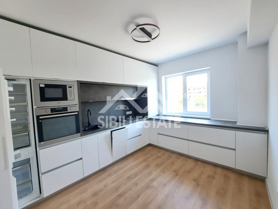 Apartament Sibiu 3 camere, 2 bai, terasa si boxa