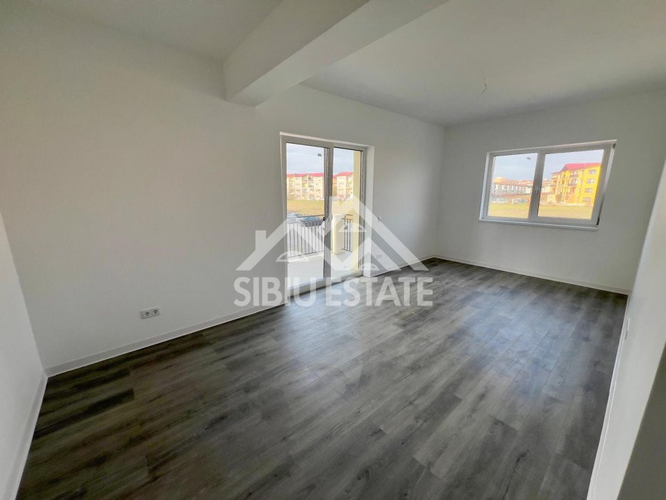 Apartament modern cu 2 camere, bucătărie închisă și balcon 