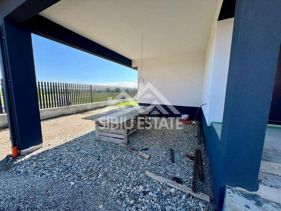Casa individuala generoasa 5 camere, carport si pivnita curte 500 mp 