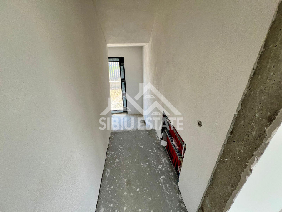 Casa individuala generoasa 5 camere, carport si pivnita curte 500 mp 
