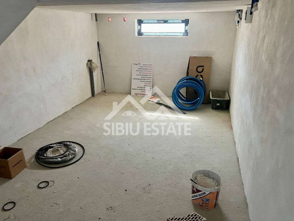 Casa individuala generoasa 5 camere, carport si pivnita curte 500 mp 