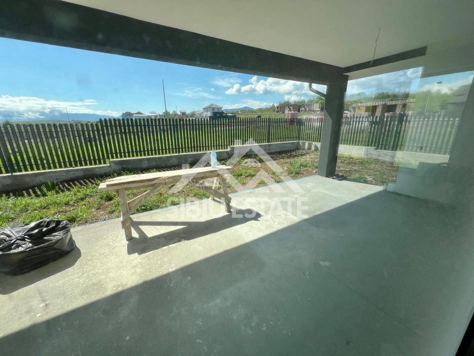 Casa individuala generoasa 5 camere, carport si pivnita curte 500 mp 