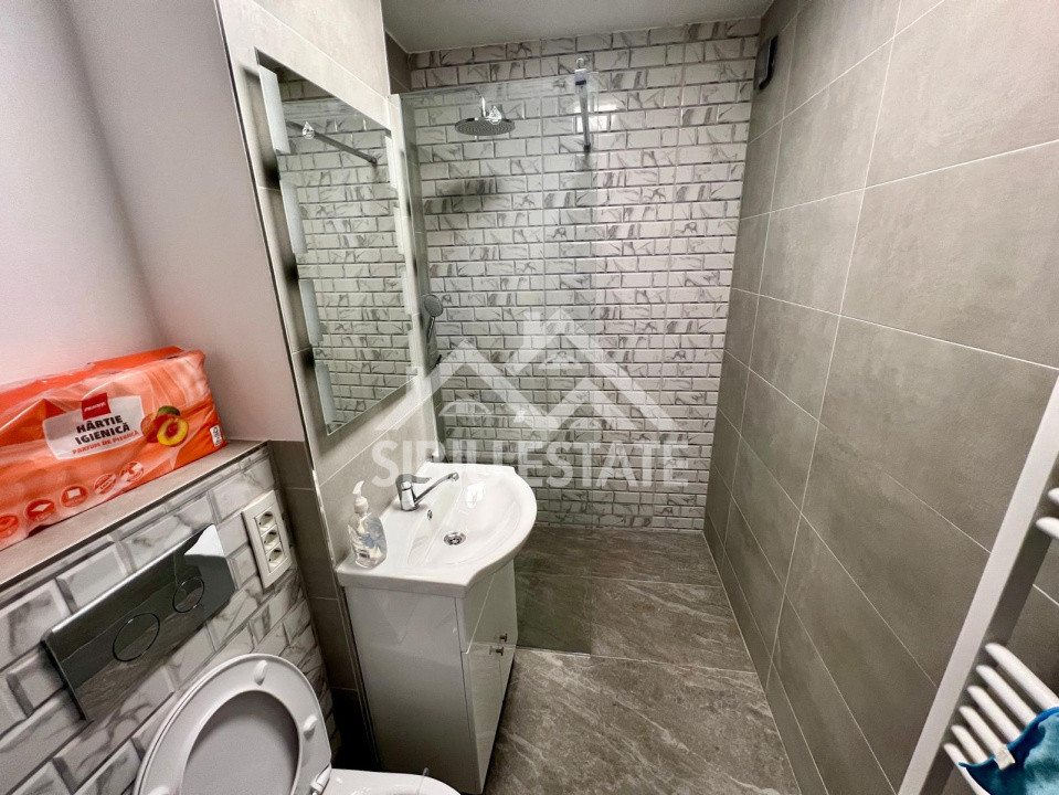 Apartament 4 camere renovat, 79 mp + logie, Vasile Aaron, Sibiu