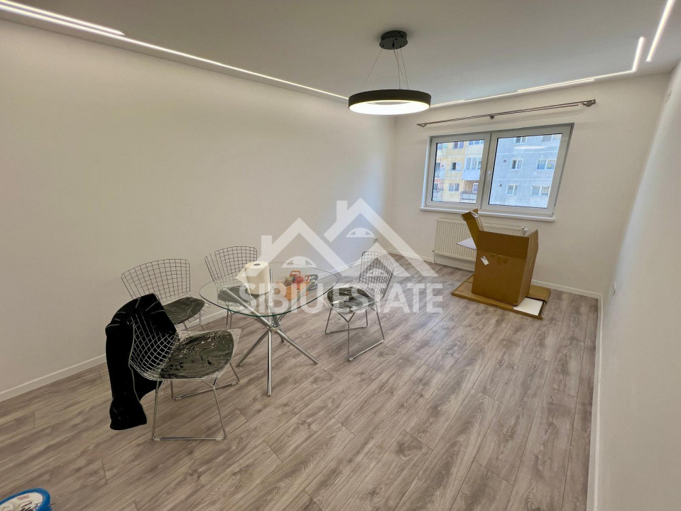 Apartament 4 camere renovat, 79 mp + logie, Vasile Aaron, Sibiu
