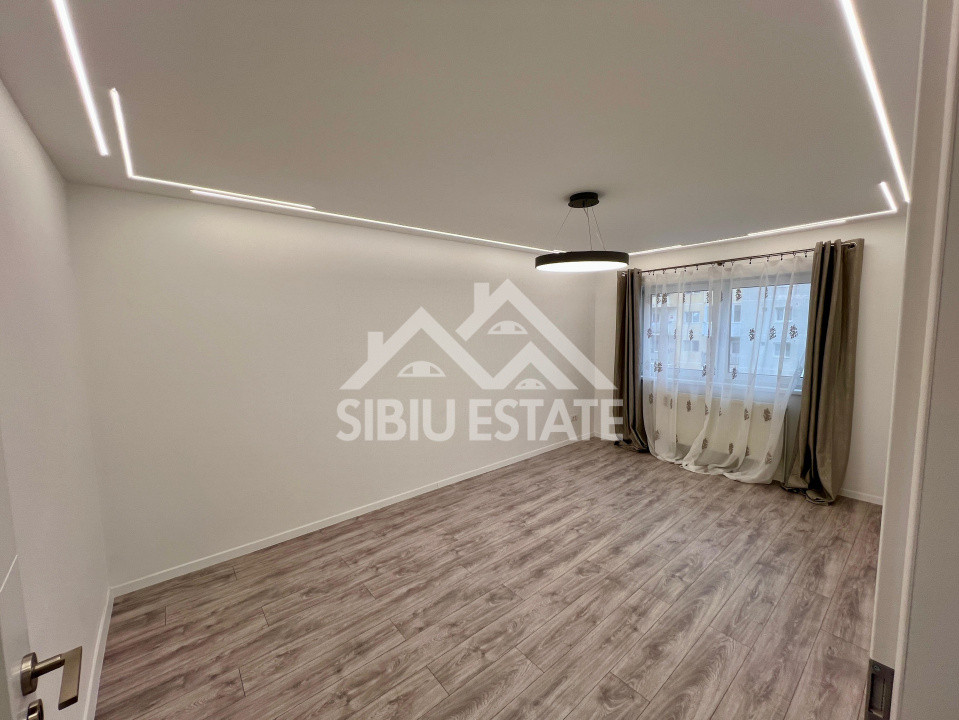 Apartament 4 camere renovat, 79 mp cu logie, Vasile Aaron, Sibiu