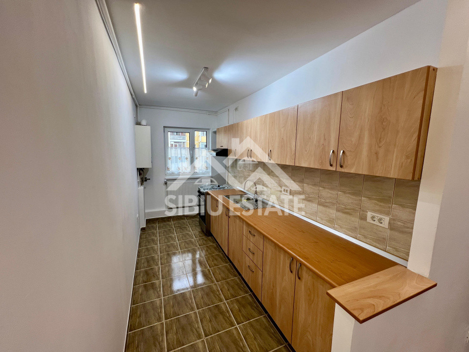 Apartament 4 camere renovat, 79 mp cu logie, Vasile Aaron, Sibiu