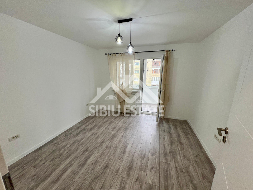 Apartament 4 camere renovat, 79 mp cu logie, Vasile Aaron, Sibiu