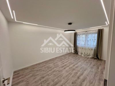 Apartament 4 camere renovat, 79 mp cu logie, Vasile Aaron, Sibiu