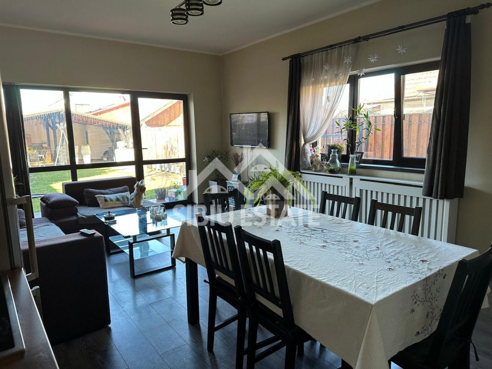Casa tip duplex 5 camere 350 mp teren terasa cu zona gratar si pivnita