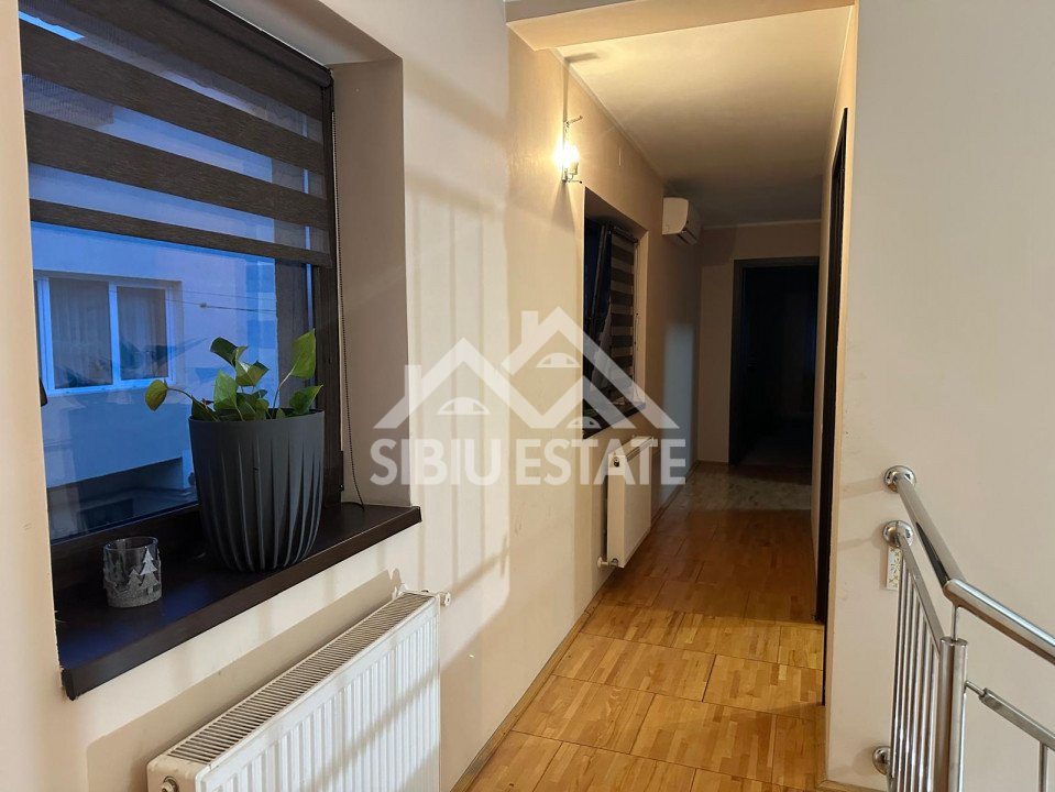 Casa tip duplex 5 camere 350 mp teren terasa cu zona gratar si pivnita