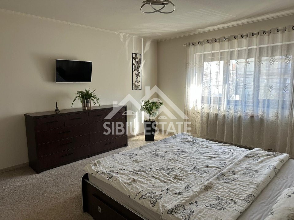 Casa tip duplex 5 camere 350 mp teren terasa cu zona gratar si pivnita
