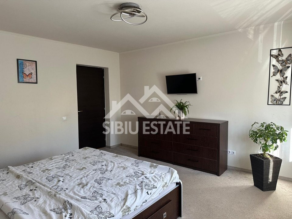 Casa tip duplex 5 camere 350 mp teren terasa cu zona gratar si pivnita