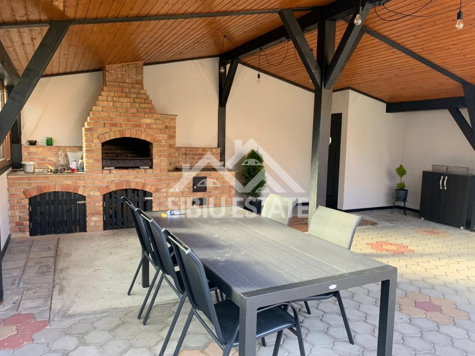 Casa tip duplex 5 camere 350 mp teren terasa cu zona gratar si pivnita