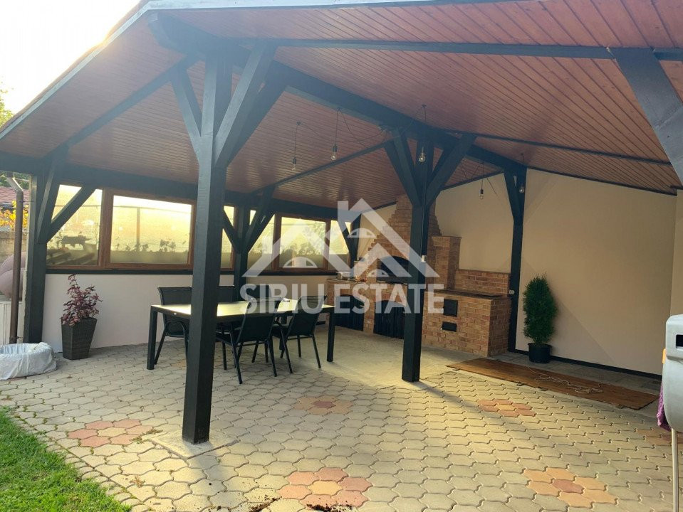 Casa tip duplex 5 camere 350 mp teren terasa cu zona gratar si pivnita