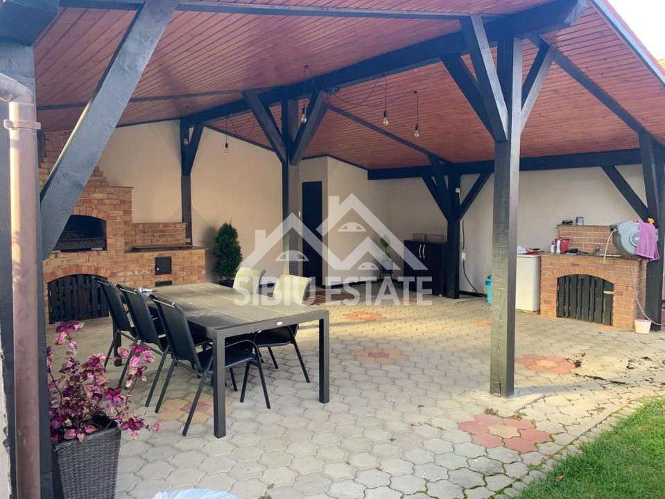 Casa tip duplex 5 camere 350 mp teren terasa cu zona gratar si pivnita