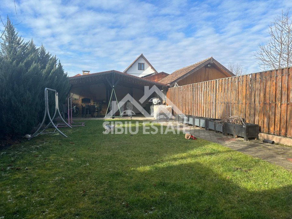 Casa tip duplex 5 camere 350 mp teren terasa cu zona gratar si pivnita