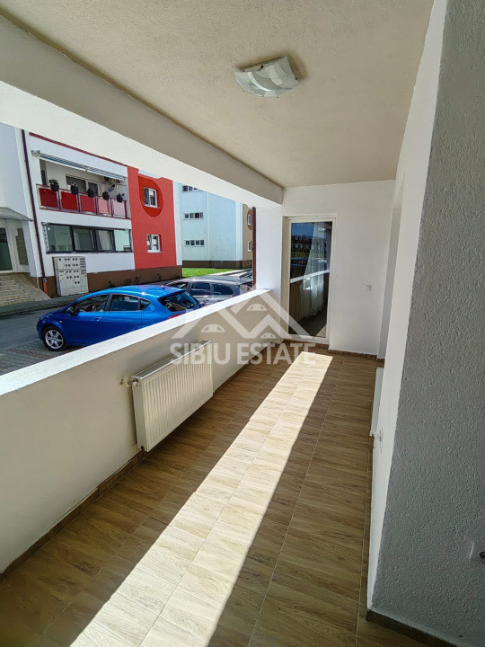 Aprtament 3 camere terasa mare 12 mp inchisa Ciresica loc parcare 